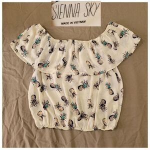 Sienna Sky size Large off shoulder tan pineapple flowy top